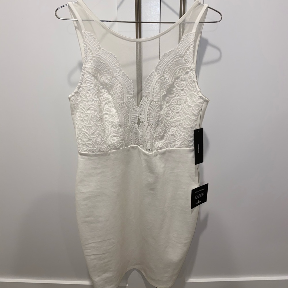 Lulu’s White lace dress